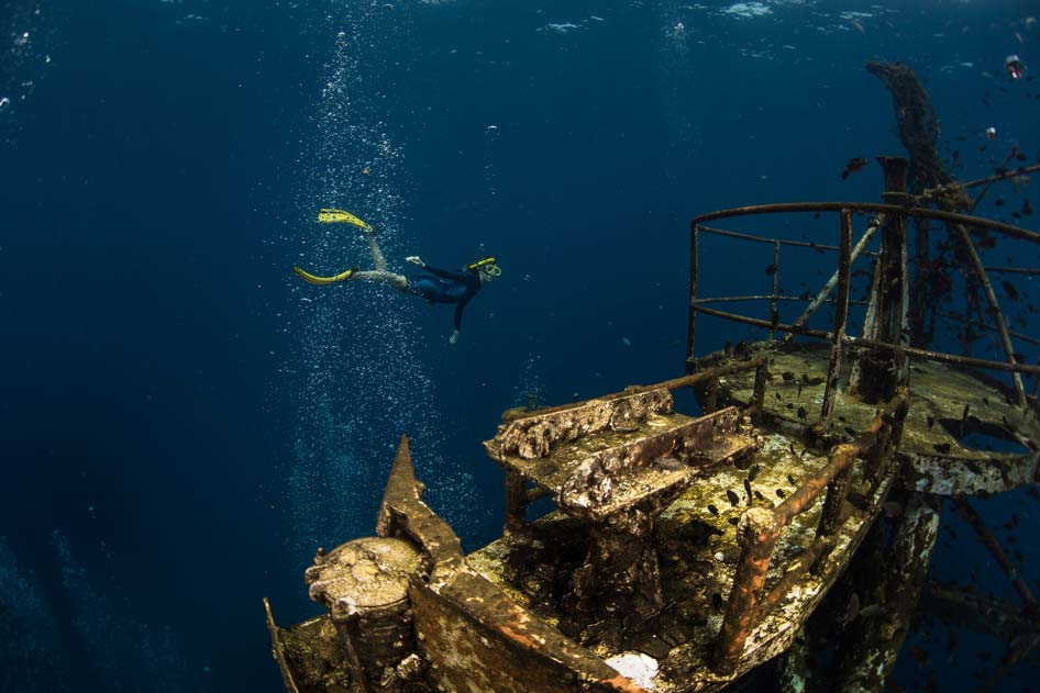 Exploring a ship wreck